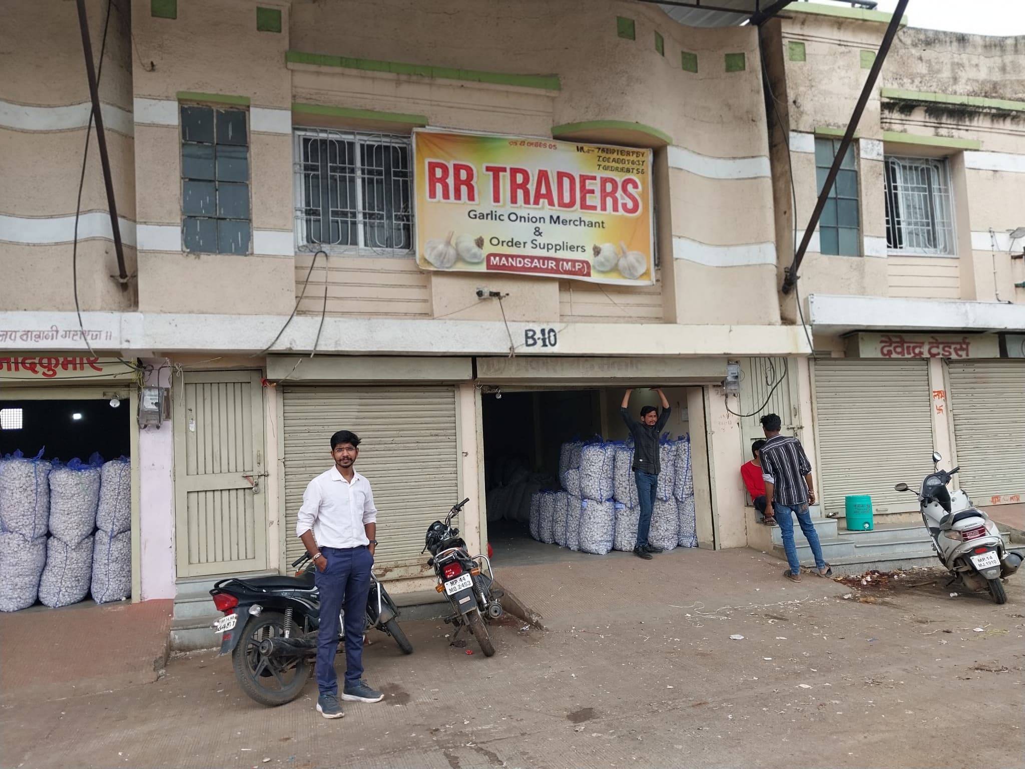 RR Traders Mandsaur garlic export office exterior